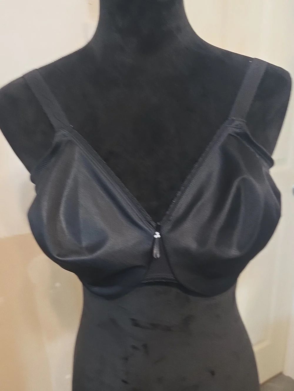 Wacoal Black Supportive Full-Coverage Soft Cup Bra Underwire US 38DD